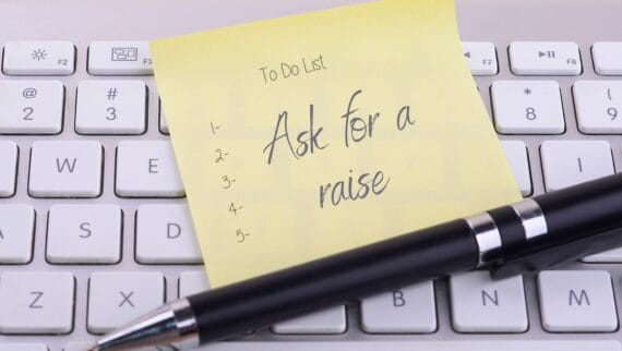 A to do list written on a postit. The only item in the agenda is to ask for a raise.