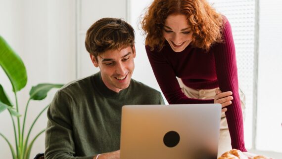 HR experts writing a job ad in an office