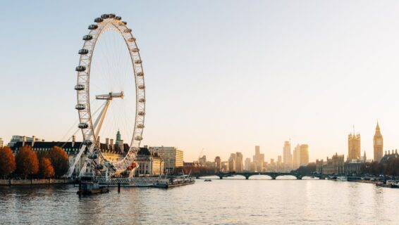 london eye in autumn weather